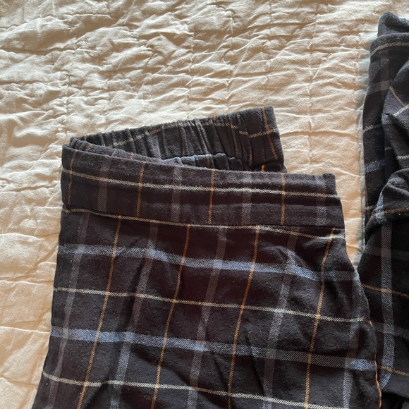 Jenni Kayne Navy Plaid Pajama Set - Picture 10 of 10